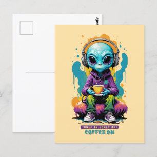 Infångad i utskuren kaffe på Cute Alien Art Vykort