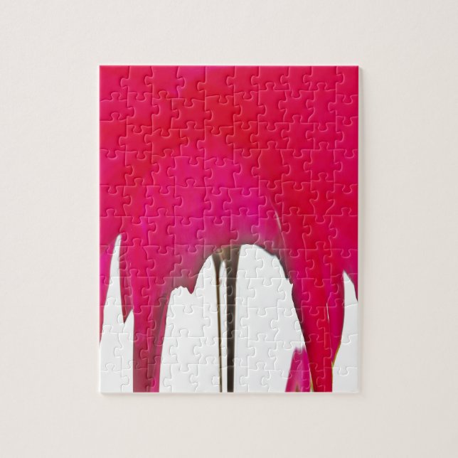 Infångad tid: en Röd ros Petal Elegance Pussel (Vertikal)