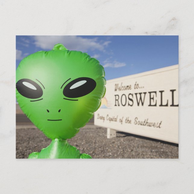 Inflatable alien med Välkommen till Roswell-inlogg Vykort (Framsida)