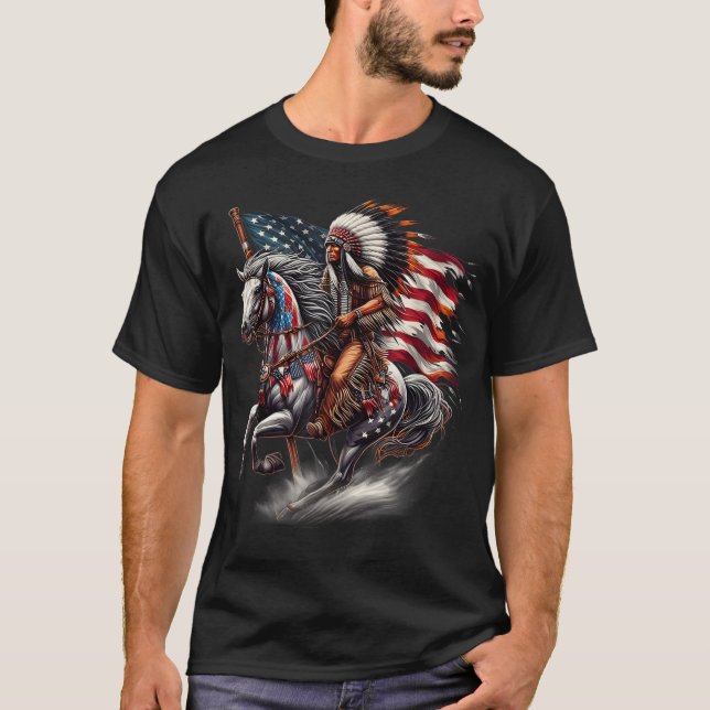 Infödd amerikansk dag Flagga Indian Riding Horse 4 T Shirt (Framsida)