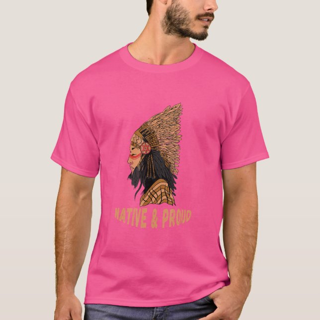 Inföding och stolt infödd amerikansk fjäderhuvudbo t shirt (Framsida)