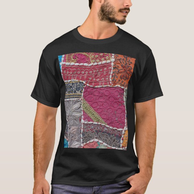 Information om färgat patchwork Carpet Closeup Det T Shirt (Framsida)