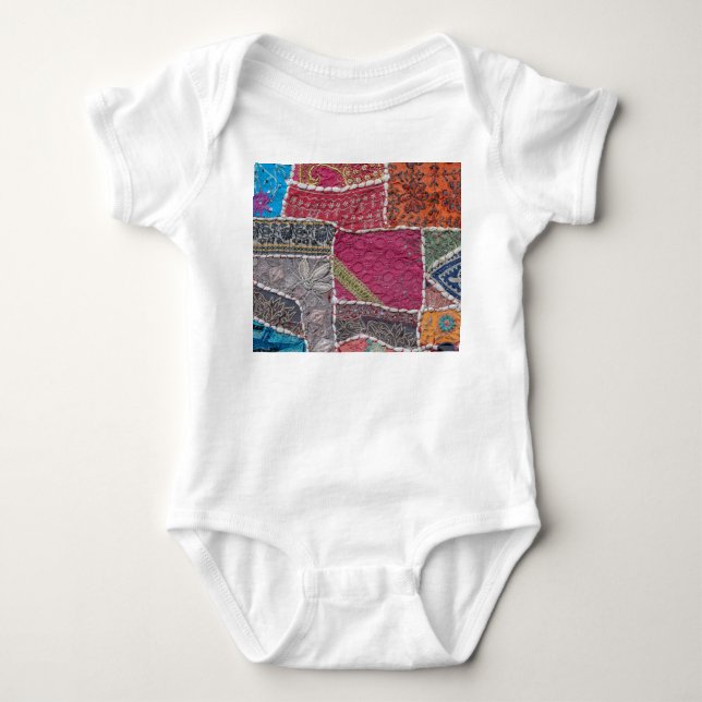 Information om färgat patchwork Carpet Closeup Det T Shirt (Framsida)