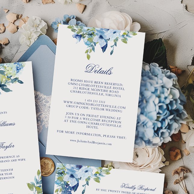 Information om Juliette Dusty Blåa blommor Bröllop Tilläggskort (This floral details card features dusty blue and navy flowers)