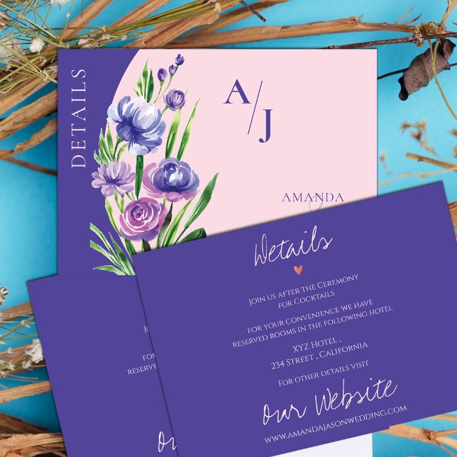 Information om lila Blommigt Monogram  Rosa Bröllo Tilläggskort (Purple Floral Monogram Blush Pink Wedding Details Enclosure Card)