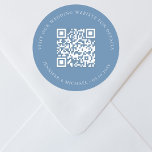 Information om osa blå på bröllop webbplats QR Runt Klistermärke<br><div class="desc">Lägg till URL:en för webbplatsen bröllop. Om du vill ha mer information,  mer information,  osa av online. En dammig blå bakgrund,  färgadens bakgrund.</div>