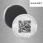 Information om QR-kod på bröllop webbplats osa sil Magnet<br><div class="desc">Lägg till URL:en för webbplatsen bröllop. Om du vill ha mer information,  mer information,  osa av online. En faux silver tittar bakgrund,  svart text.</div>