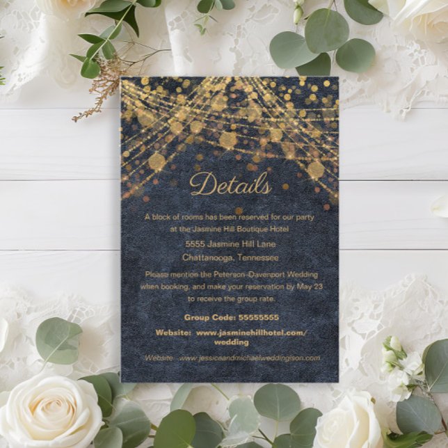 Information om Rustic Chic Blue Guld Bröllop Tilläggskort (Rustic chic navy blue and gold string lights wedding Details enclosure card)