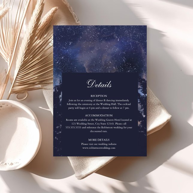 Informationskort för Starry Night Forest Bröllop Inbjudningar (Starry Night Forest Wedding Details Card on a sunny boho table.)
