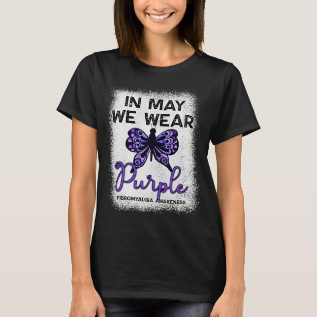 Informationstanke i Fibro i maj Bära Lila Butt T Shirt (Framsida)