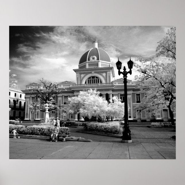 Infra Red of Parliament i Cienfuegos Cuba Poster (Framsidan)