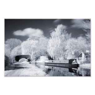 Infraröda Narrowboat som förtöjas på Oxford Fototryck