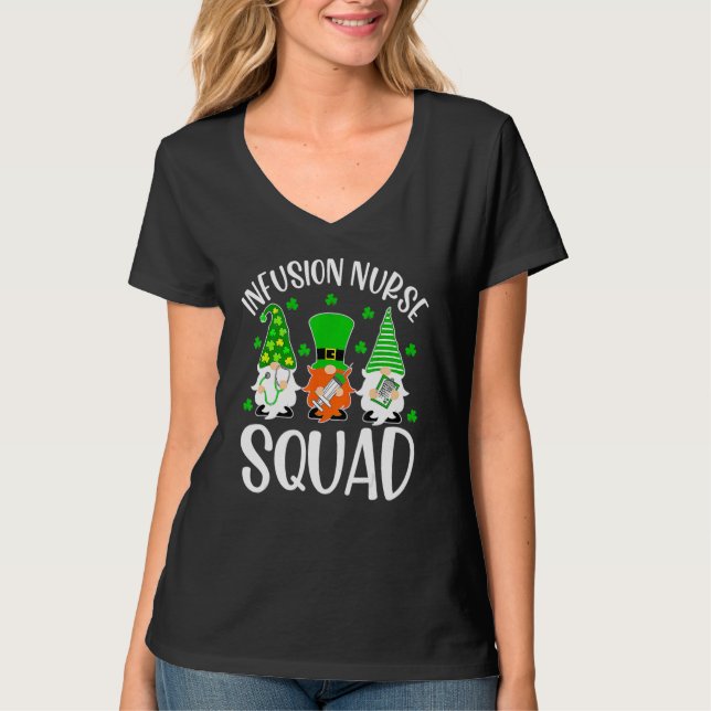 Infusion Nurse Squad Nursing St Patrick Day Gnomes T Shirt (Framsida)