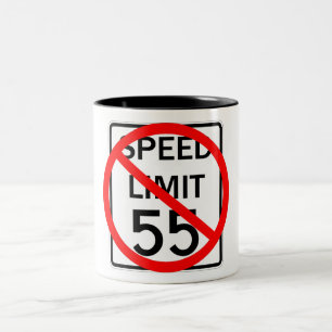 Inga 55 mph rusar begränsar undertecknar Två-Tonad mugg