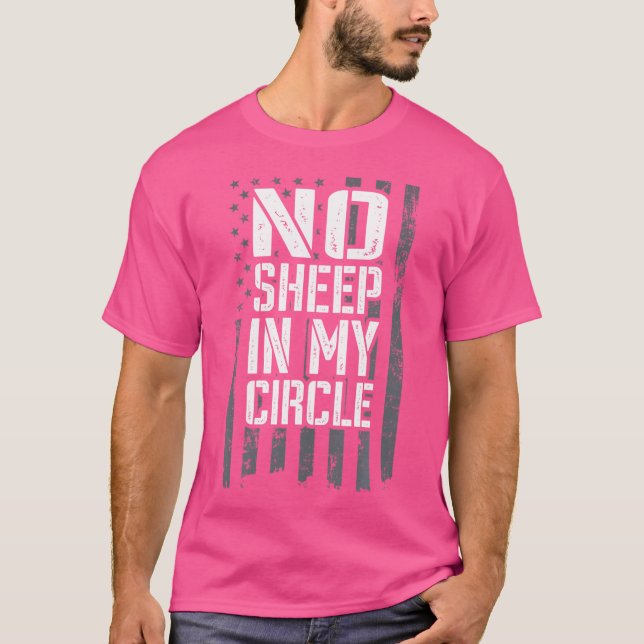 Inga får i min cirkel USA flagga Lejon Varg, inte  T Shirt (Framsida)