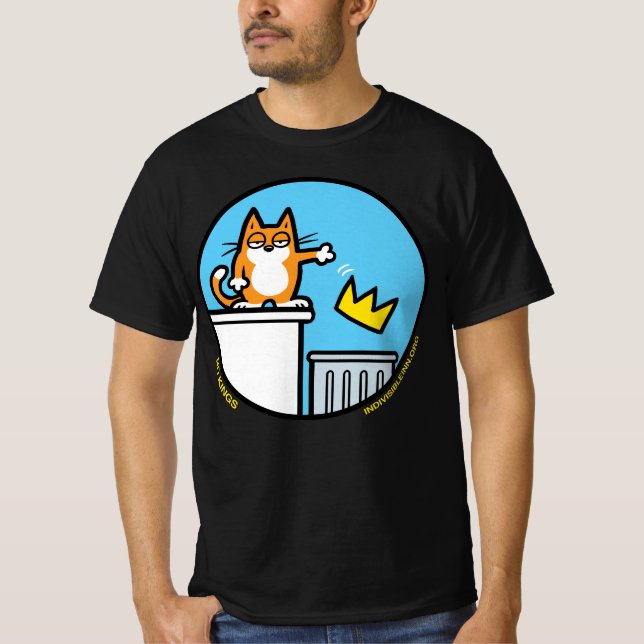 Inga kungar - Katt kastar krona i soptunnan T Shirt (Framsida)