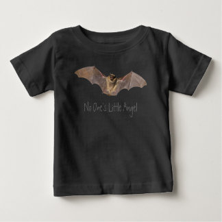Ingen är Little Angel. Halloween/ Fladdermus/ Goth T Shirt