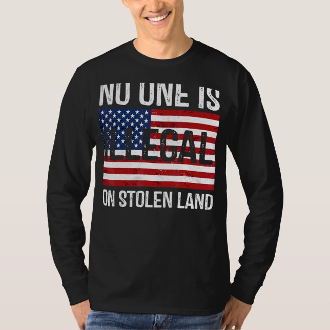 Ingen är olaglig på den amerikanska Flagga Stolen  T Shirt (Framsida)