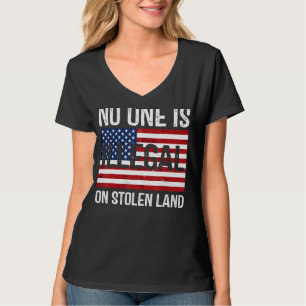 Ingen är olaglig på den amerikanska Flagga Stolen T Shirt