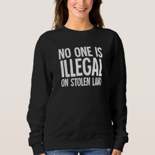 Ingen är olaglig på St. T Shirt