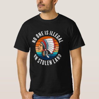 Ingen är olaglig på Stolen Land - Indien T Shirt