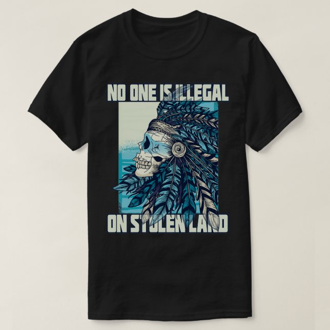 Ingen är olaglig på Stolen Land Native American 1 T Shirt (Design framsida)