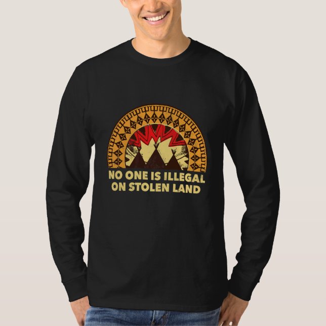 Ingen är olaglig på Stolen Land Native American T Shirt (Framsida)