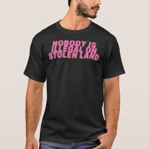 Ingen är olaglig på Stolen Land Sticker Sticker T Shirt