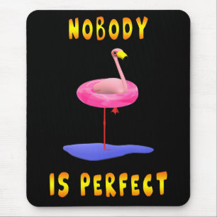 Ingen är perfekt - flamingo med simmande ring musmatta