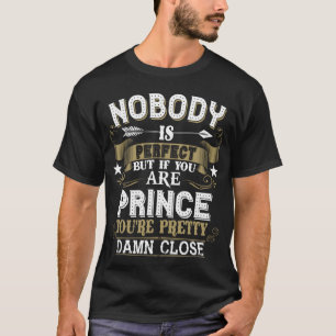 Ingen är Perfekt, men du är PRINCE Family Namn T Shirt