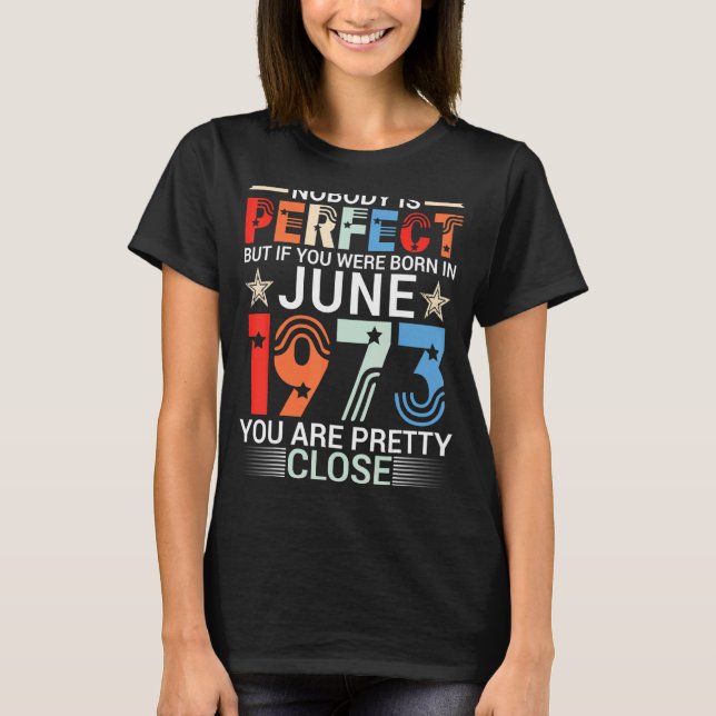 Ingen är Perfekt om du föddes i juni 1973. T Shirt (Framsida)