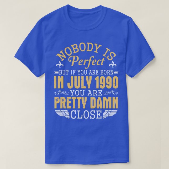 Ingen är Perfekt om ni födde i juli 1990 Lycklig B T Shirt (Design framsida)