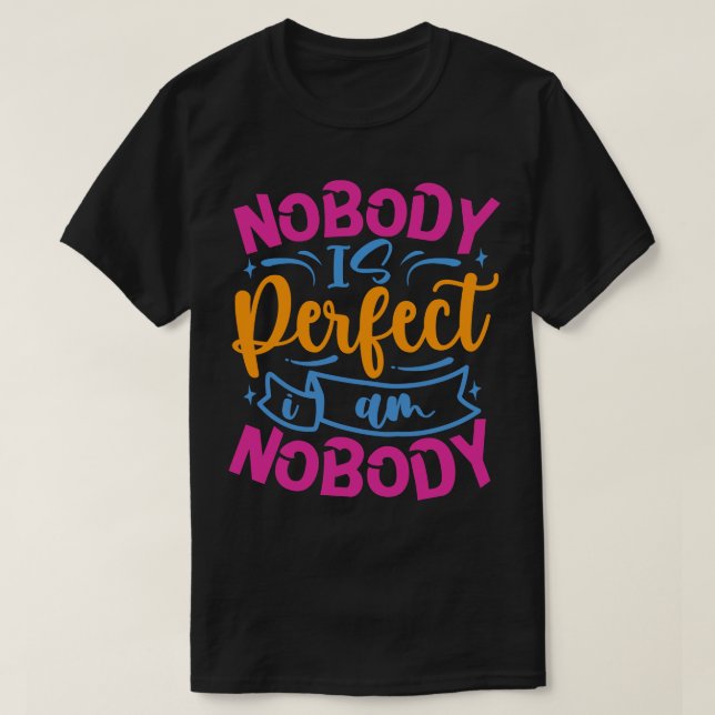 Ingen är Perfekt. T Shirt (Design framsida)