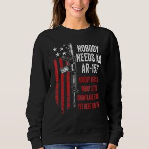 Ingen behöver ett AR15 - Pro Gun AR15-ägarskämt T Shirt