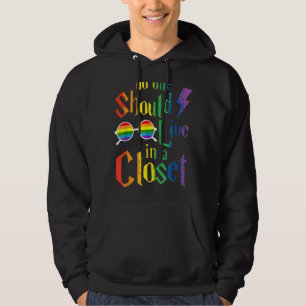 Ingen bör bo i en stängd LGBT Q Gay pride Pr Hoodie
