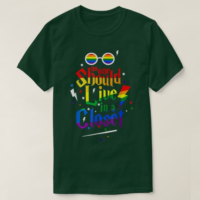 Ingen bör bo i ett stängt HBT-Gay pride T Shirt (Design framsida)