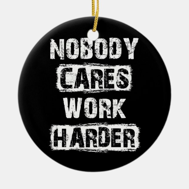 Ingen bryr sig om arbetshämmande motivation julgransprydnad keramik (Framsidan)