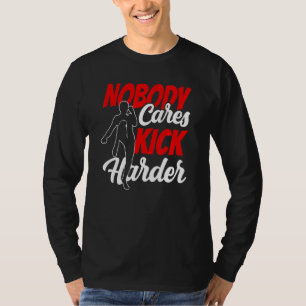 Ingen bryr sig om Kick Harder Cute Ord Motivation T Shirt