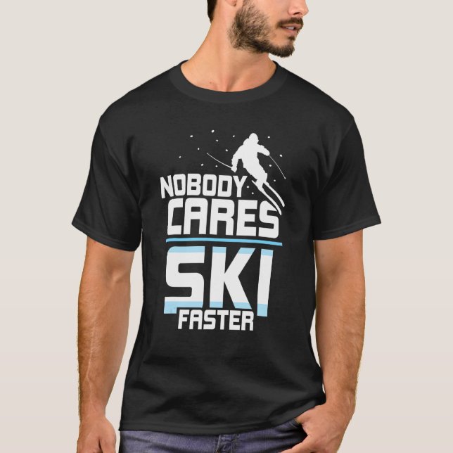 Ingen bryr sig om Ski Faster Team Ord Motivation C T Shirt (Framsida)