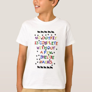 Ingen dräkt är färdig utan Sheltie hår Tee Shirt