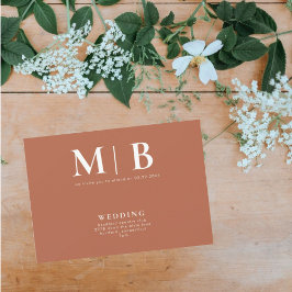 Ingen förälder, bara och elegant Monogram Terracot Inbjudningar