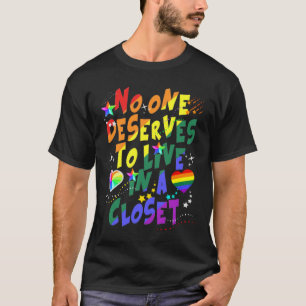 Ingen förtjänar att bo i en Closet T Shirt
