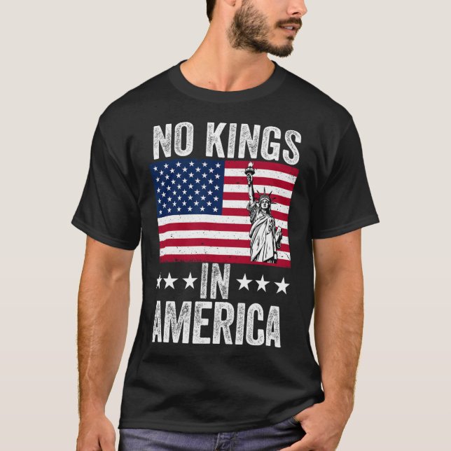 Ingen Kung i Amerika Flagga Protest Spara Democrac T Shirt (Framsida)