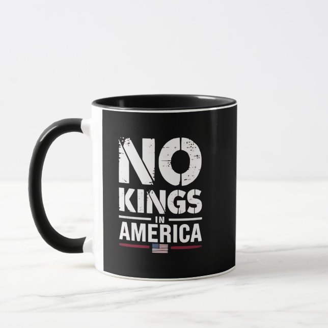 Ingen Kung i Amerika Patriotic American Flagga Mugg (Vänster)