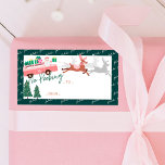Ingen Peeking Santa's Comin till Rosa Van Fraktsedel<br><div class="desc">Fira den magiska och festliga julhelgen med vår anpassningsbar helgdag också och från dekala gif-märkre. Vår helgdag för vintage har en söt rosa-reflektor med färgstark presenter som levereras av Jultomten. Tomten kikar ut huvudet och viker, med Rudolf Reindeer som flyger och drar rosa van. Ord fa la är handskriven. "Ingen...</div>