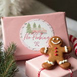 Ingen Peeking Vintage Rosa Candy Jul Van Runt Klistermärke<br><div class="desc">Inget tal före julklapp. Fira den magiska och festliga julhelgen med vår anpassningsbar-helgdag, utan att sikta på juldekalen. Vår helgdag för vintage har en söt rosa-retro-van på en Julgran-gård som plockar ut en Julgran. Ord som inte gör några försök är handskrivna. Anpassa med ett familjemonogram. Alla illustrationer är handritade originalbilder...</div>