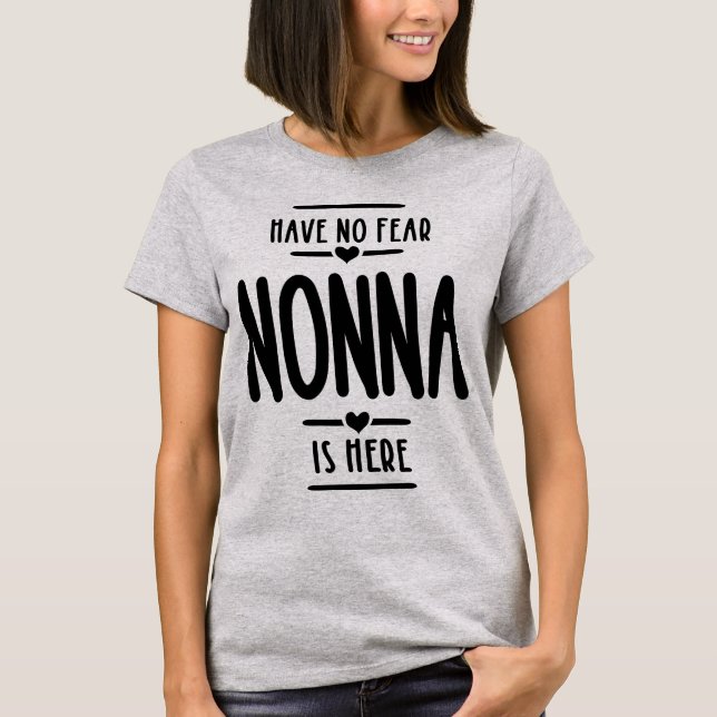 Ingen rädsla för att Nonna är här. T Shirt (Framsida)