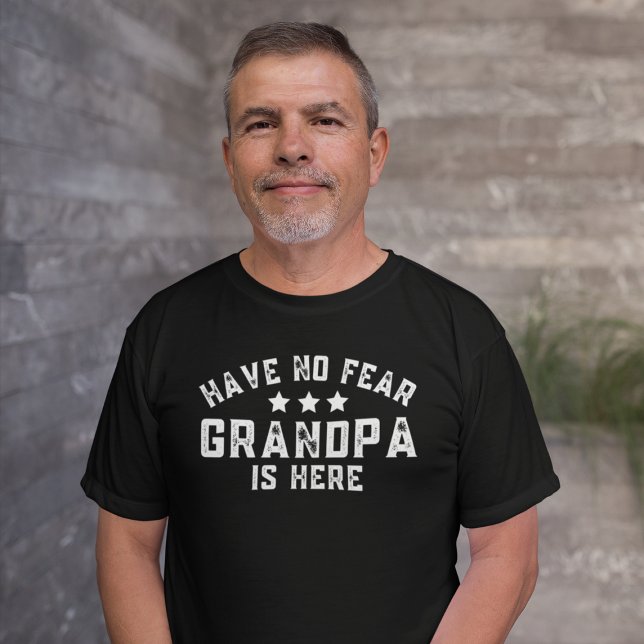 Ingen rädsla för farfar är här. t shirt (Have No Fear Grandpa Is Here Funny Grandfather T-Shirt
)