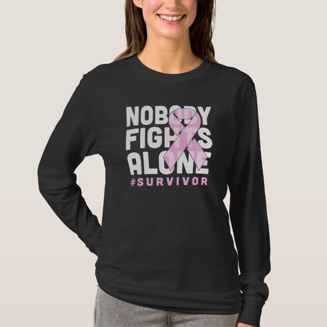 Ingen slåss mot Ensam Survivor Shirt Breast Cancer T Shirt (Framsida)