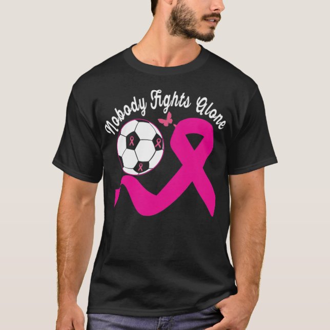 Ingen slåss mot Ensamens Rosa Fotboll i fotboll. T Shirt (Framsida)